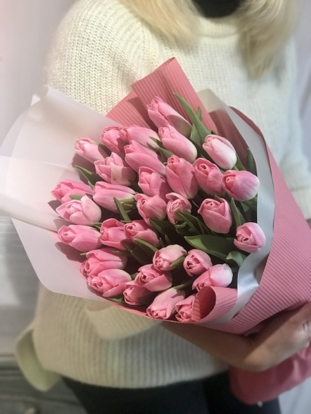 Букет с розовыми тюльпанами 
