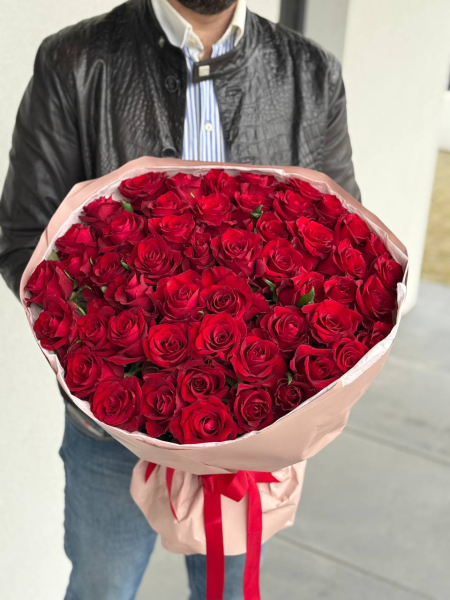 Шикарный букет из 51 розы 