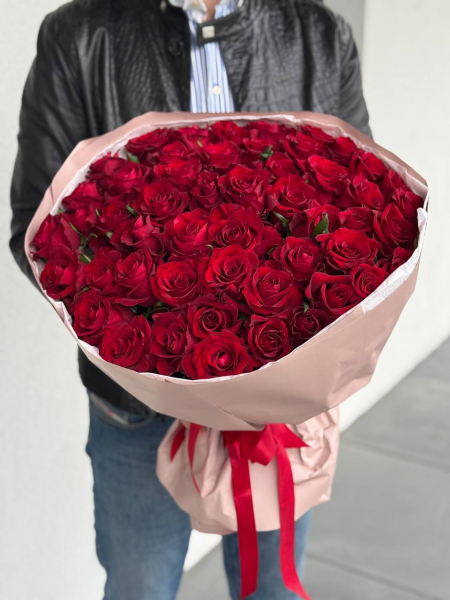 Шикарный букет из 51 розы 